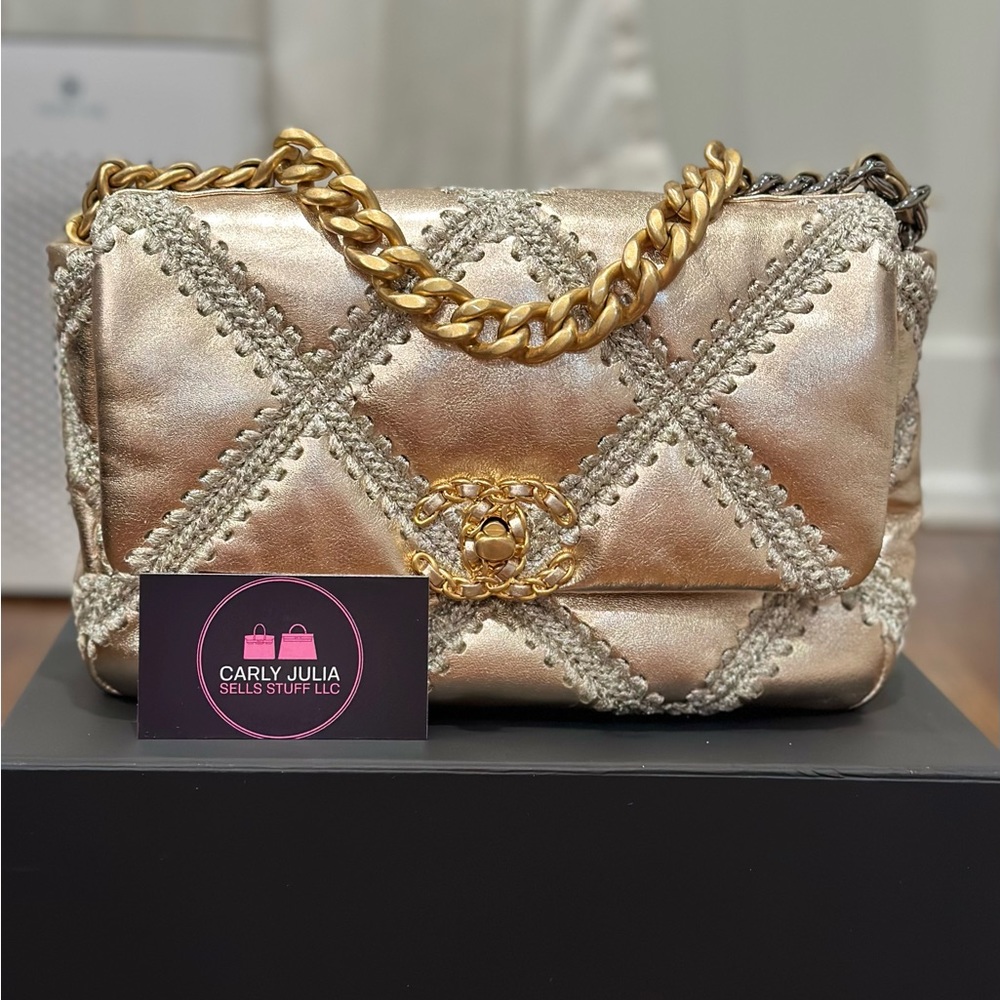 CHANEL Metallic Gold Calfskin Crochet Chanel 19